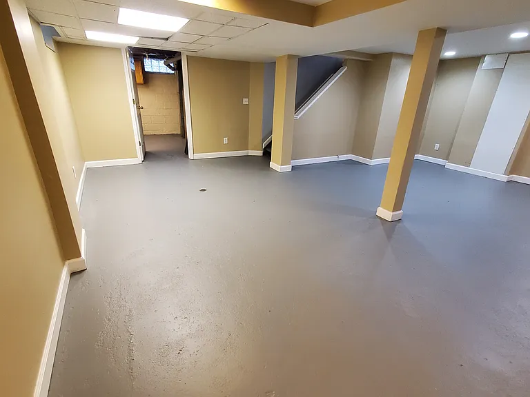 521 N Rembrandt Ave — Photo 33