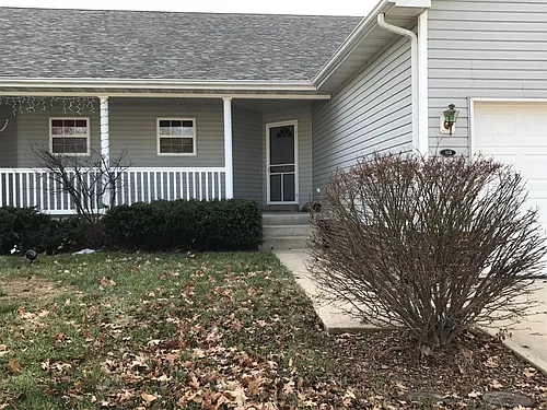108 E Hunters Rdg Photo 1