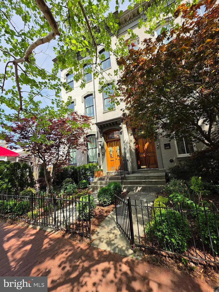 Building Photo - 1343 Q St NW #B