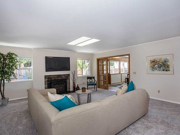 4th image of 270 Eucalyptus Ct