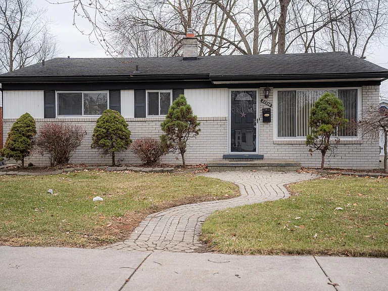 22516 Socia St — Photo 2