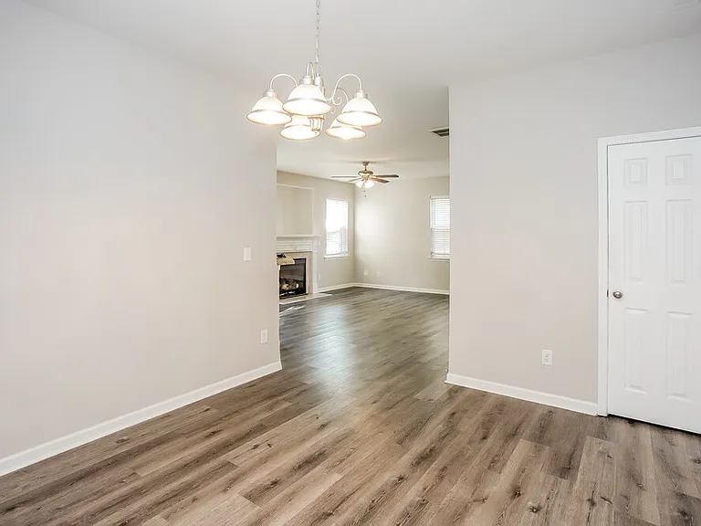 5104 Abercromby St — Photo 8