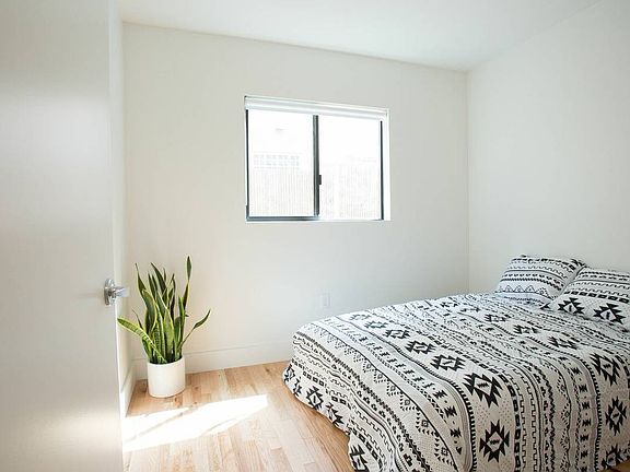 5th image of 306 N Bonnie Brae St APT 7