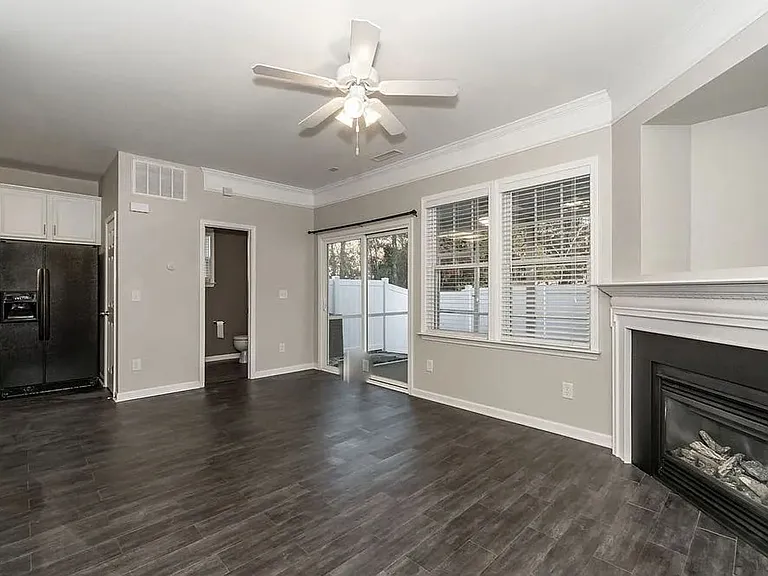 546 Elm Ave — Photo 10