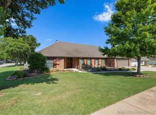 3000 Claremont Dr, Bartlesville, OK 74006