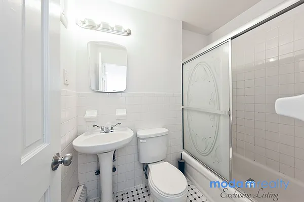 Rented by Moda Realty | media 27
