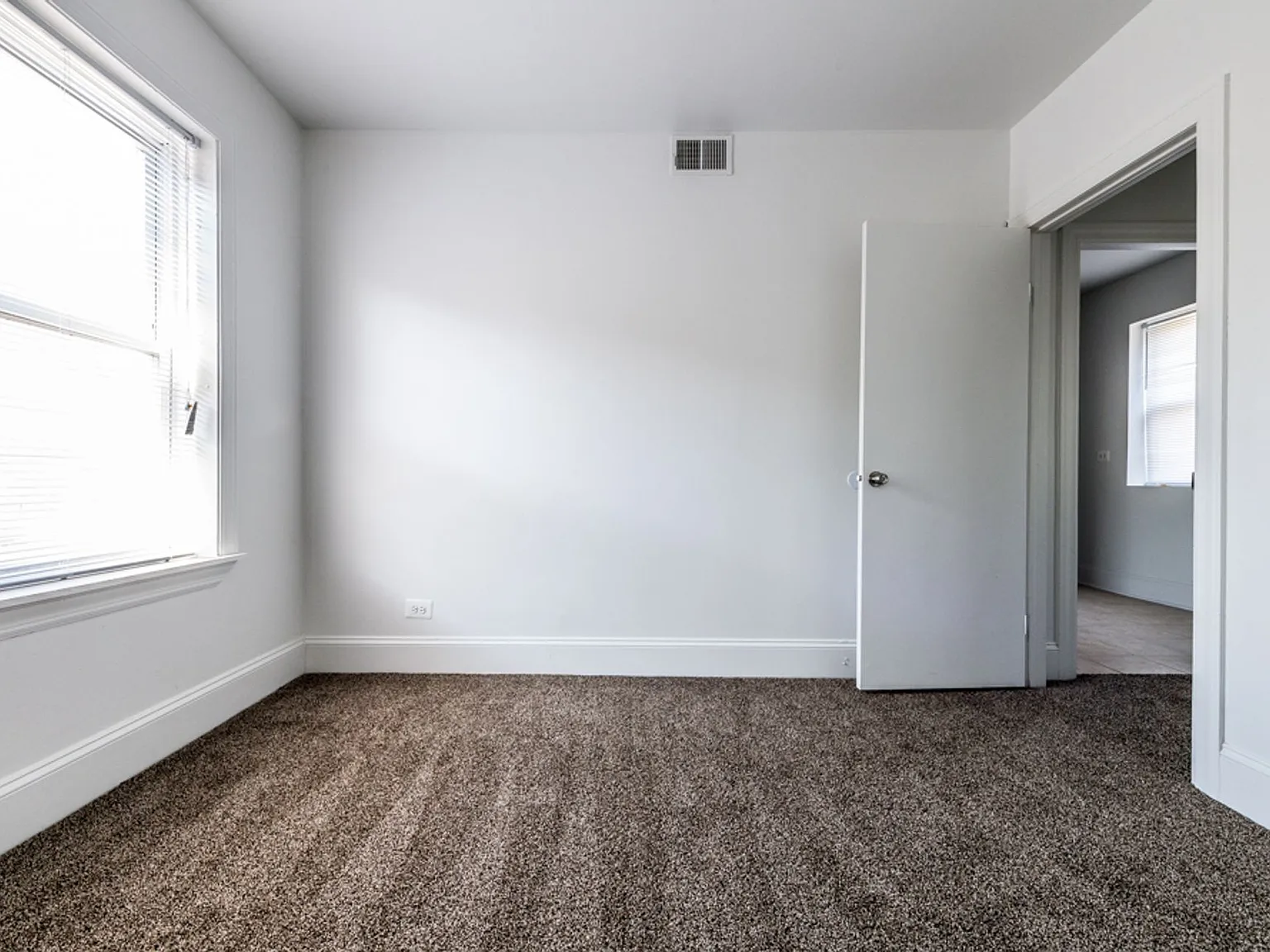 7812 S Emerald Ave — Photo 4