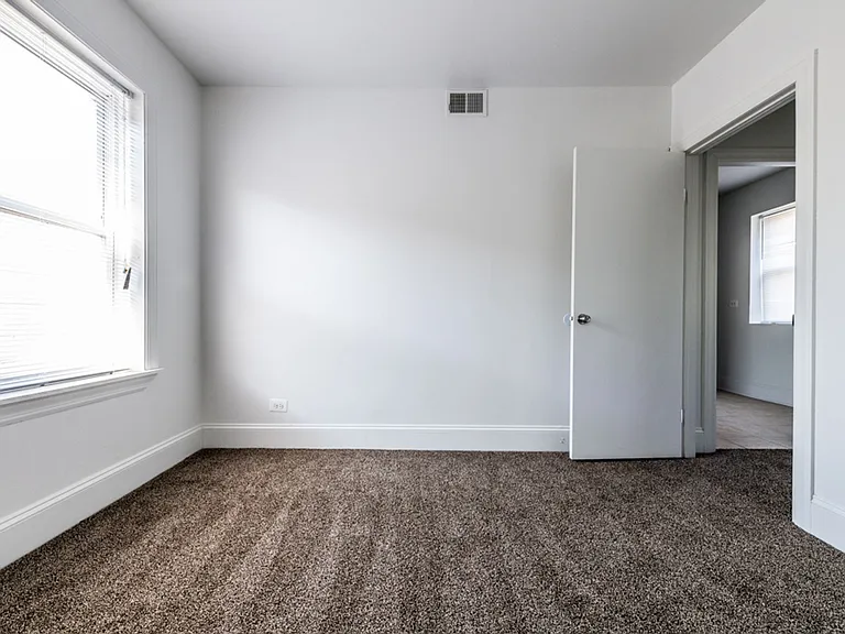 7812 S Emerald Ave — Photo 4