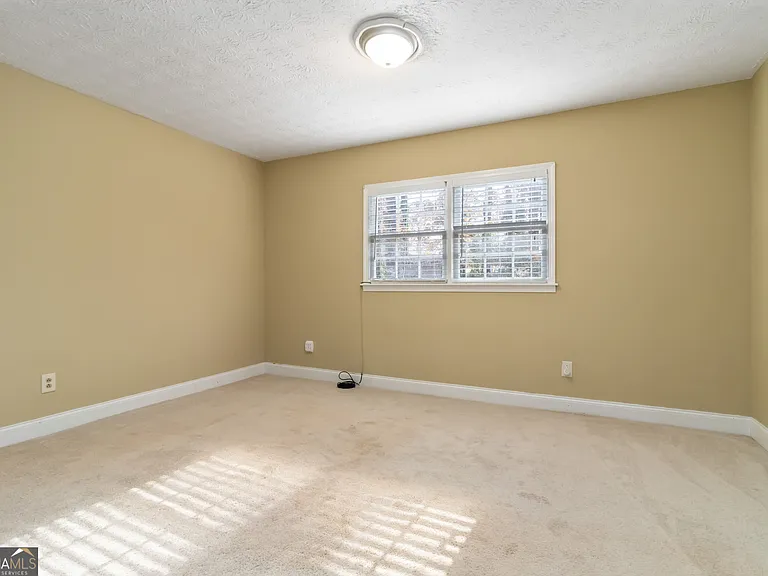 888 Chartley Dr — Photo 15
