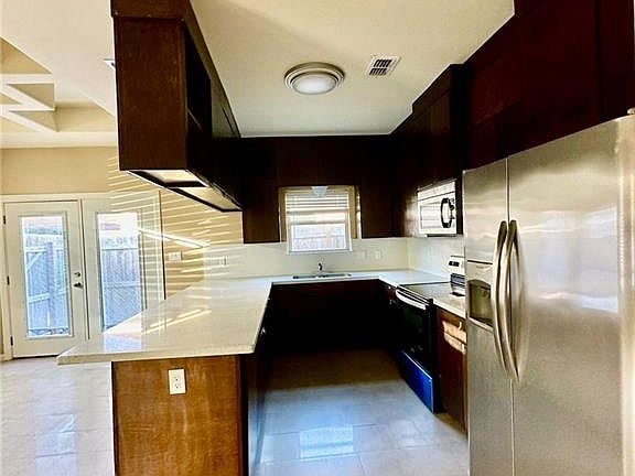 4th image of 2407 N Mojave #4