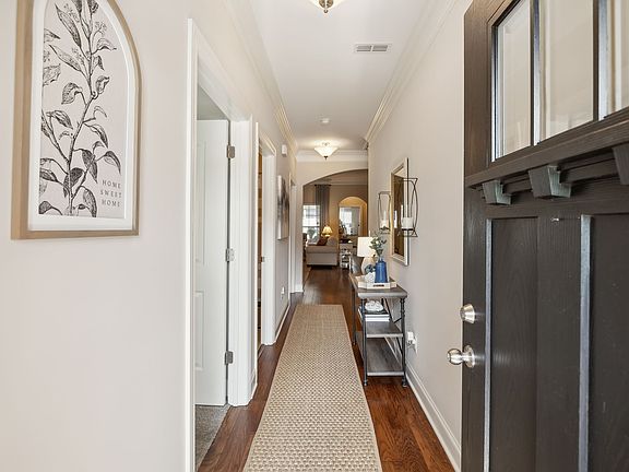 3rd image of 2926 Stuyvesant Ln