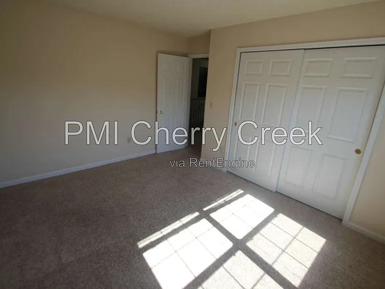9800 Foxhill Cir — Photo 17