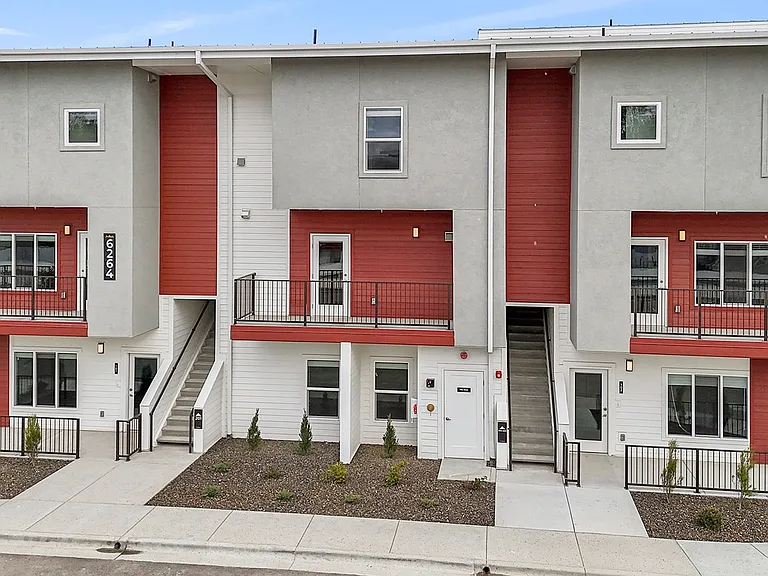 The Edge at State Apartments & Townhomes — Photo 15