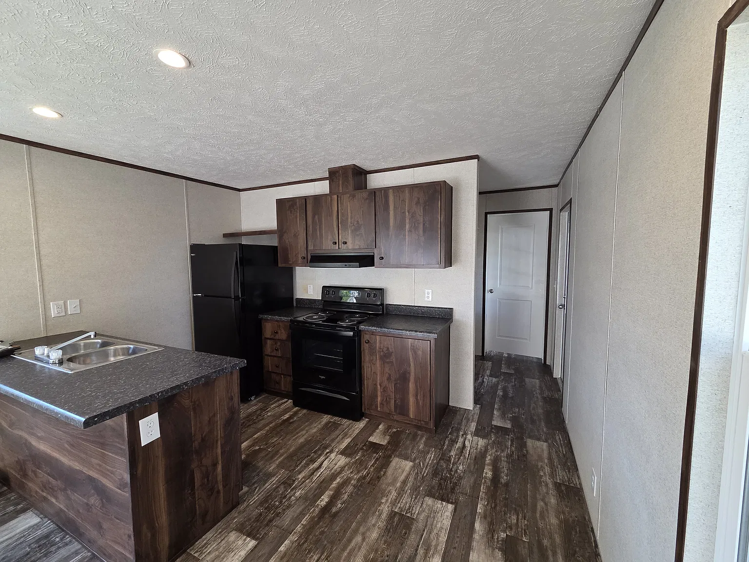 3 bed, 924 sqft, $1,150 — Photo 4
