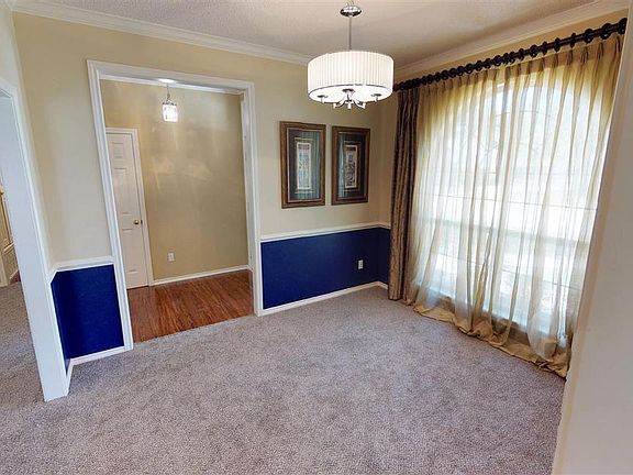 5th image of 3207 Williamsburg Ln