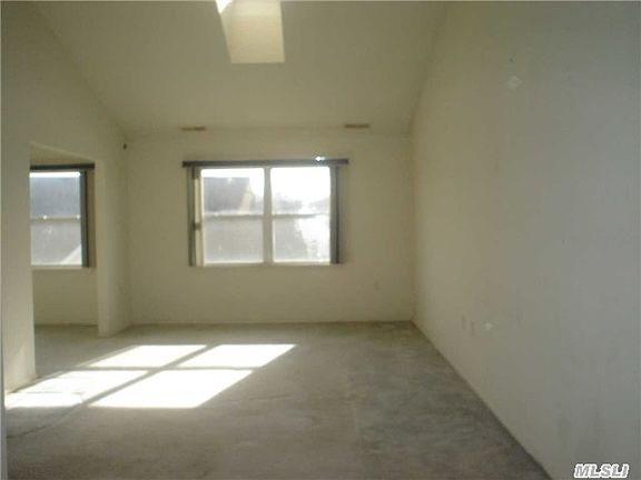 4th image of 1104 Constance Ln