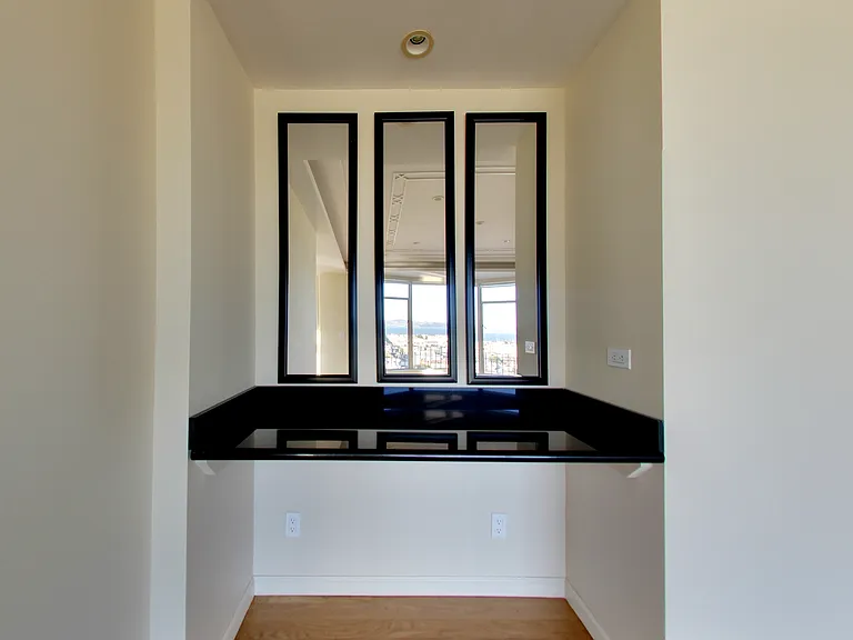 2090 Green Street (003r) — Photo 10