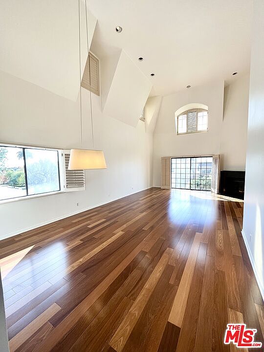 1st image of 1936 Pelham Ave Unit 302