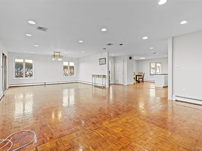 115 Maryland Ave — Photo 4