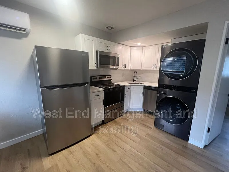 1 bed, 1.0 bath, $895 — Photo 2