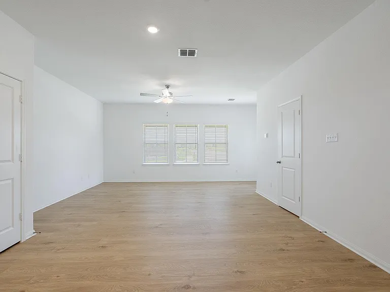 109 Desert Hare Dr — Photo 2