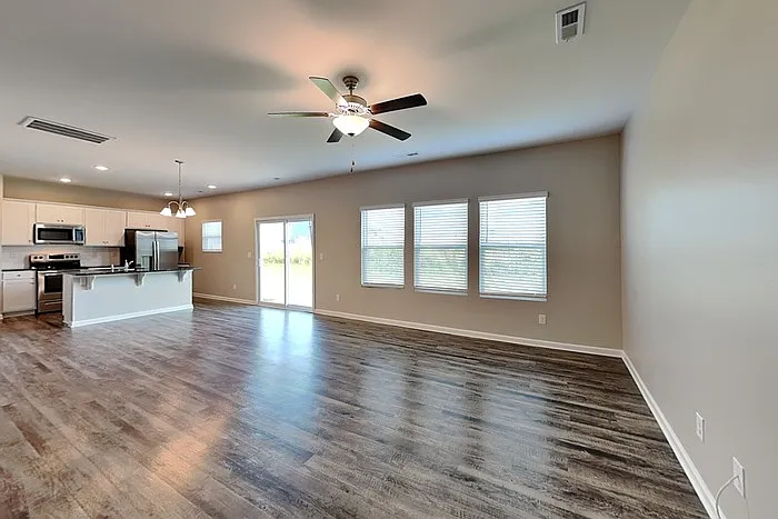 1045 Cloverdale Ct — Photo 3