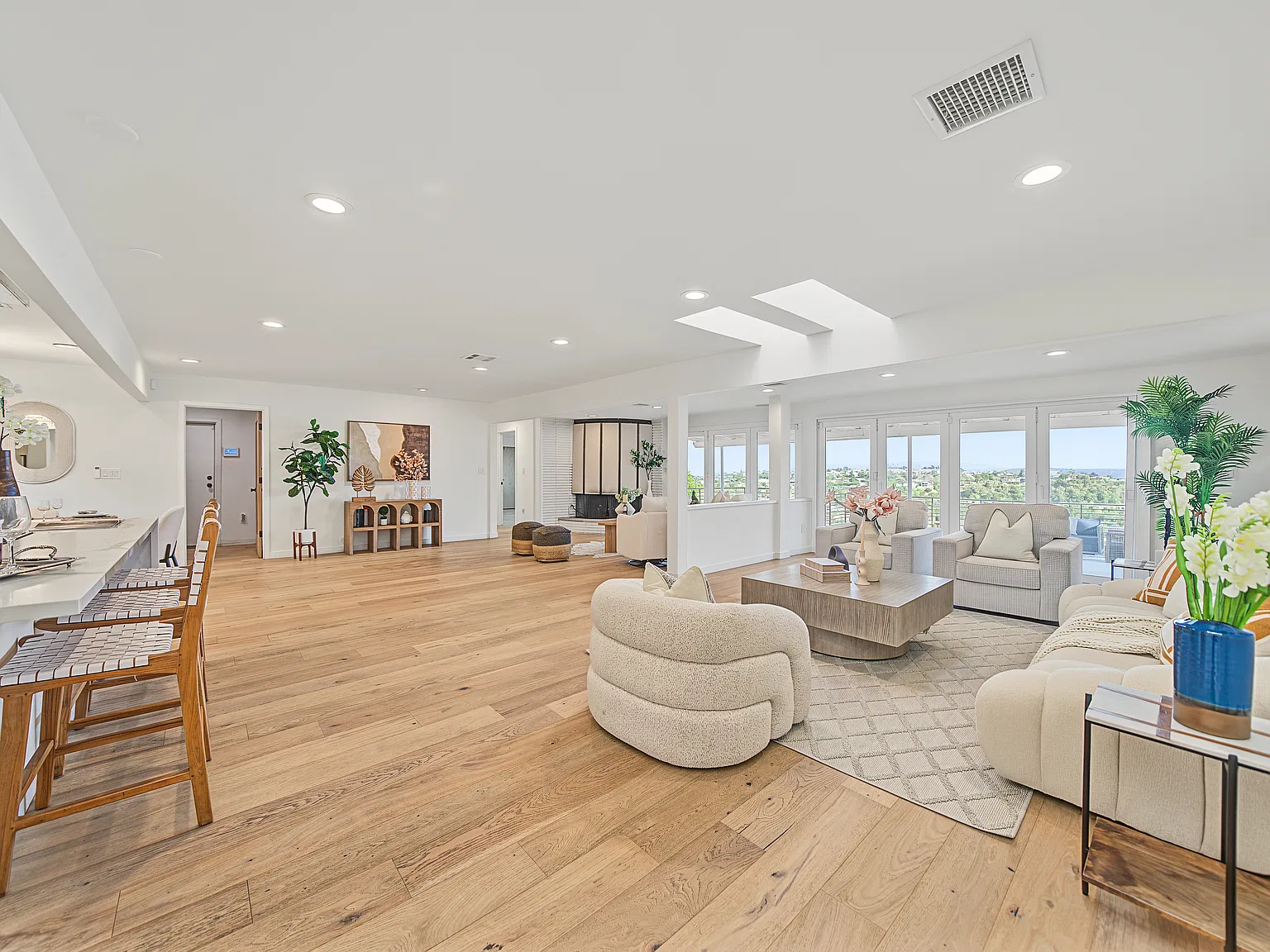 3 bed, 2274 sqft, $7,000 — Photo 3