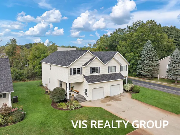 17340 Hazel St, Spring Lake, MI 49456