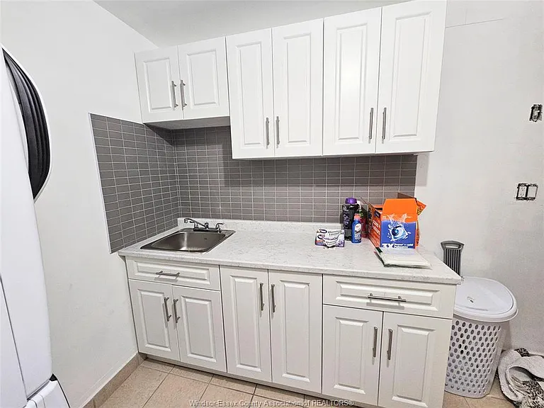 4896 Juliet Cres #BASEMENT — Photo 11