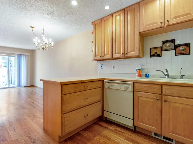 Kitchen /dining