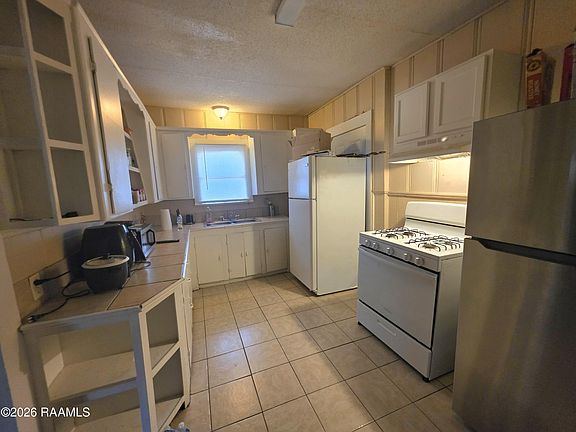 3rd image of 217 Laurel St