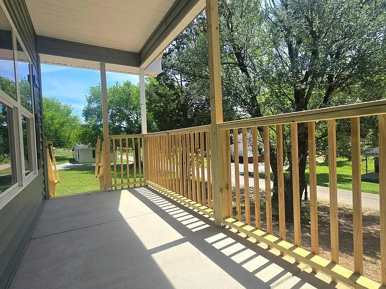 1331 Lee Ln — Photo 4