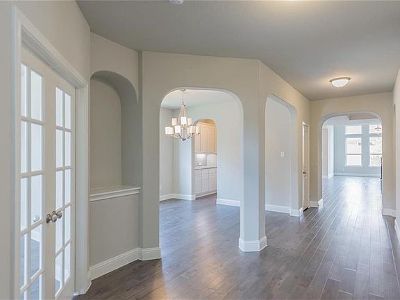 3rd image of 1016 Yarrow St