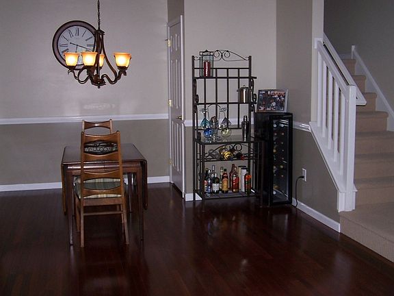 Dining Rm 10'-8" x 8'-0"