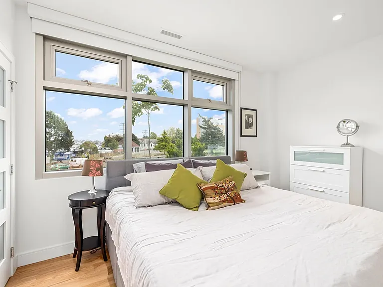 916 Lyall St #107 — Photo 11