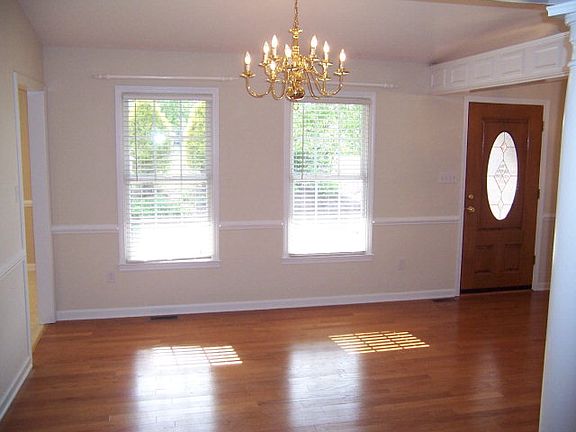 4th image of 324 Palmer Cir