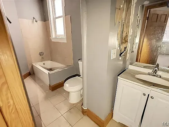 4 bed, 2458 sqft, $2,333 — Photo 4