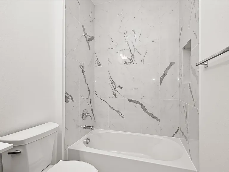 4916 Northern Woods Dr — Photo 32