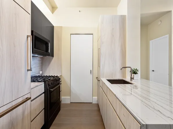 271 West 47th Street image 4 of 22