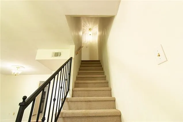 2 bed, 2.5 bath, 1440 sqft, $2,200 — Photo 3