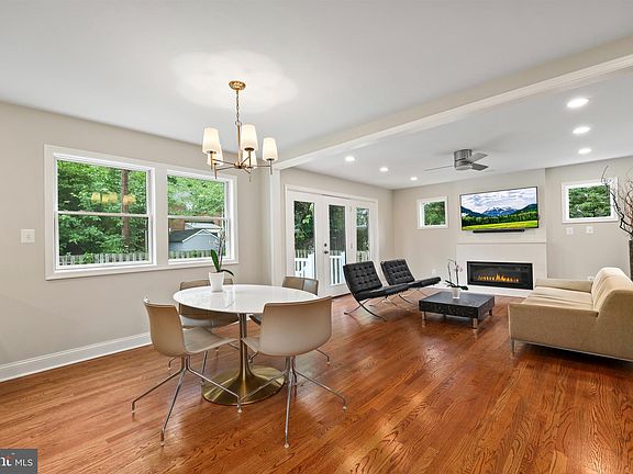 5th image of 105 S Park Dr