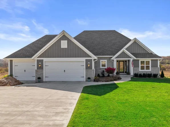 W302S5471 Spring Brook COURT, Mukwonago, WI 53149