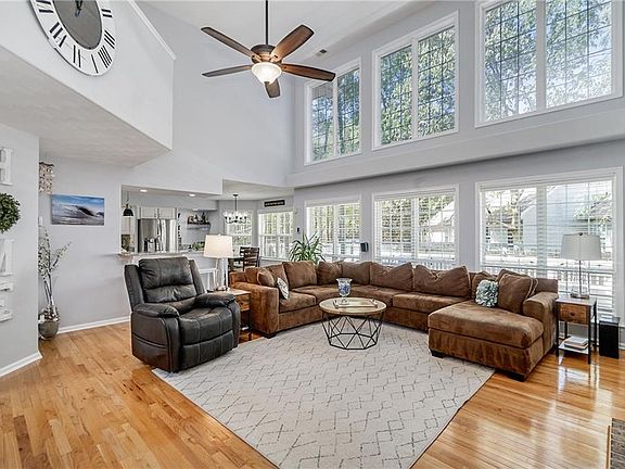 4th image of 2408 Autumn Leaf Ct