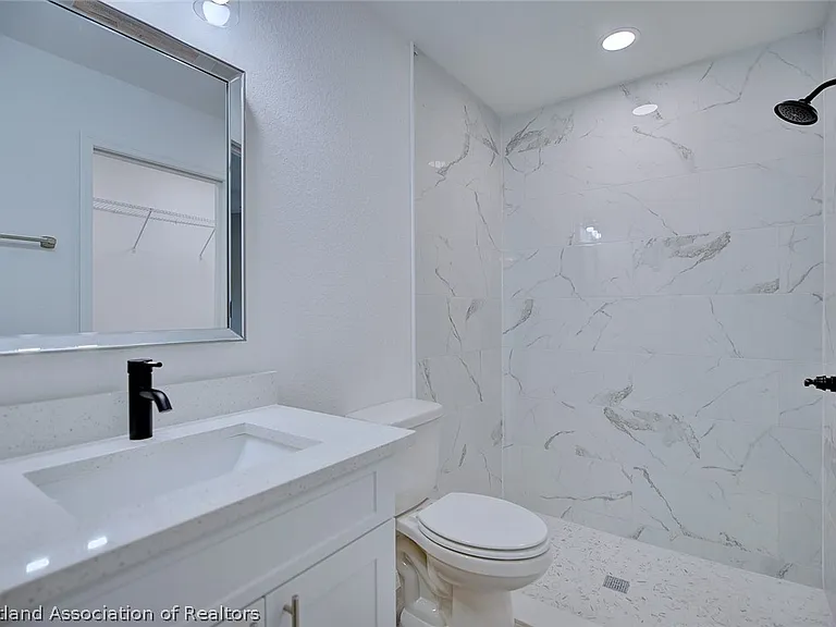 544 Vanguard Ave NW — Photo 20