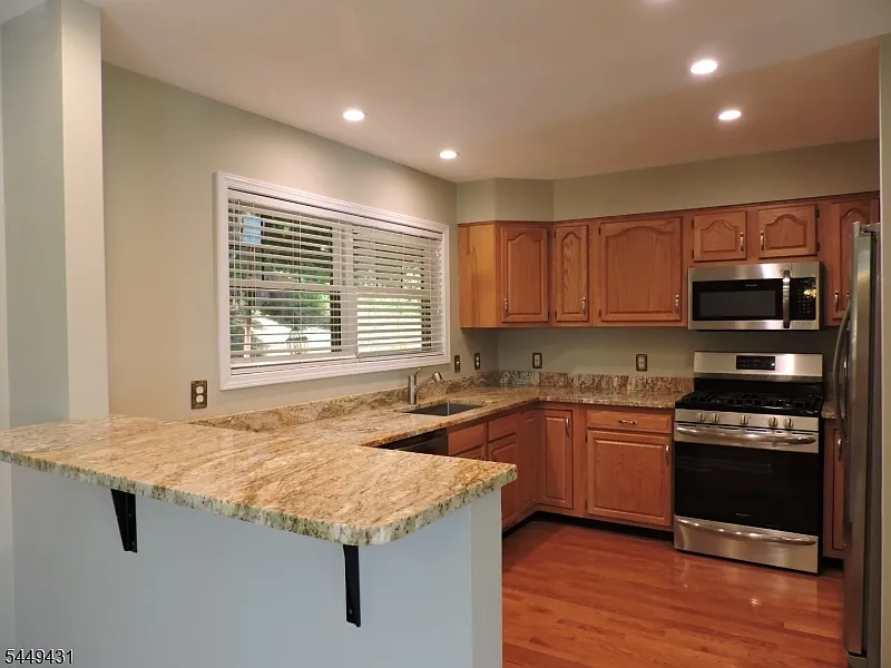 2 bed, 2.5 bath, $4,000 — Photo 2