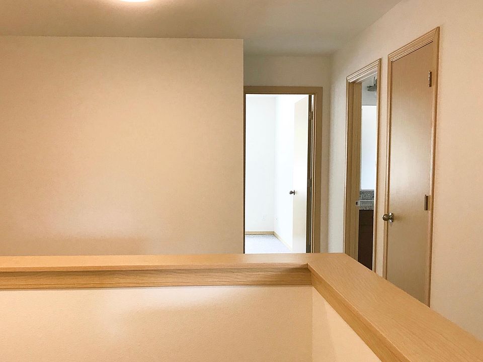 Nice area off upstairs hallway for an office area or TV.