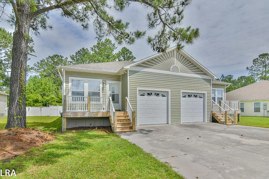 3 bed, 1200 sqft, $1,495 — Photo 1
