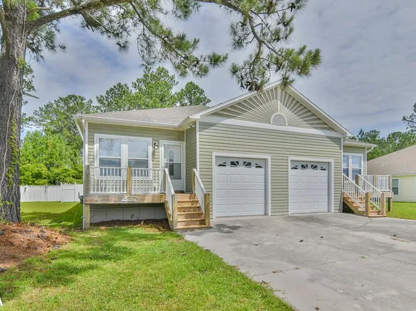 227 Lloyd St, Holly Ridge, NC 28445