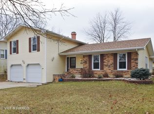 145 Oakwood Dr, Bolingbrook, IL 60440