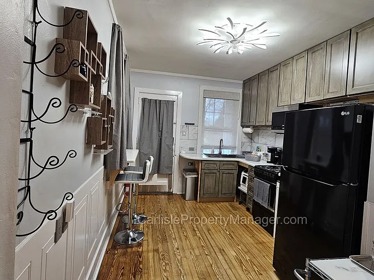 158 E High St — Photo 14